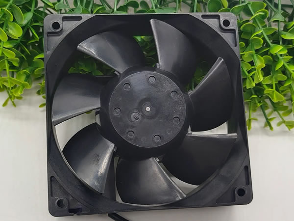 電腦散熱風扇怎么清理?